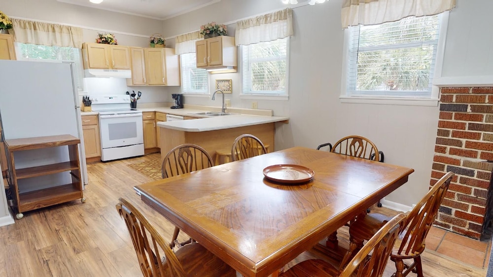 Beach Nugget by Tybee Vacation Rentals