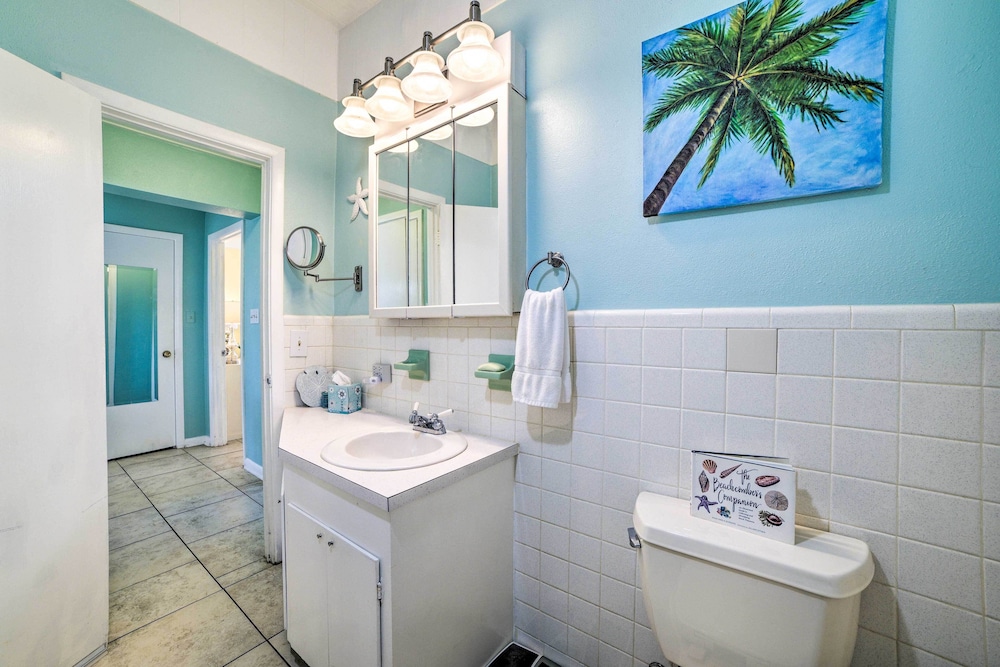 Coastal PCB Cottage W/pool & Bbq: 1block to Beach! view 4