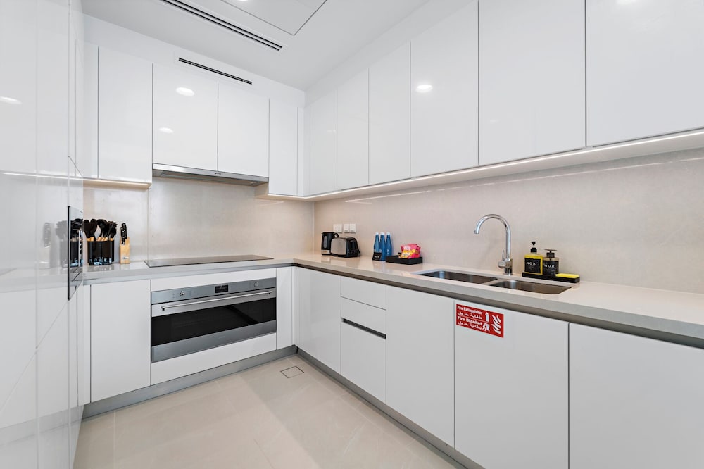2BR M Room CF7 B Near Jumeirah Beaches