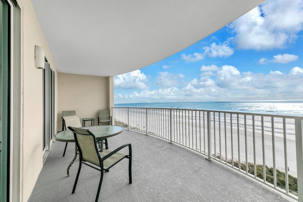 Twin Palms 702