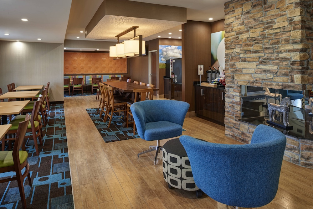 Richmond Vacations - Fairfield Inn by Marriott Richmond - Property Image 2