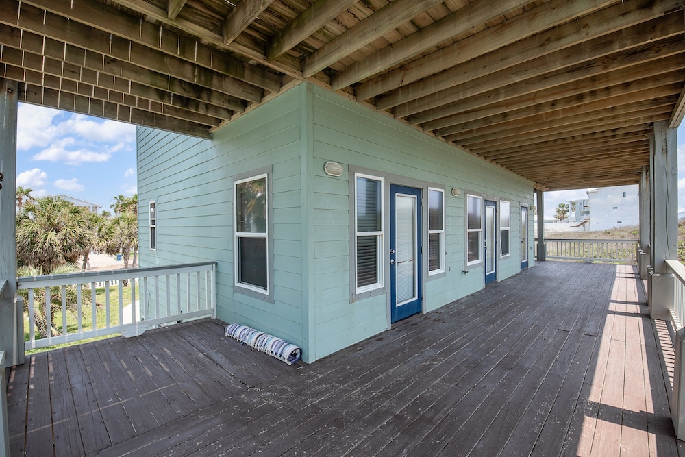 Beach Front Baby Ocean Views, Golf Cart & Pet Friendly!