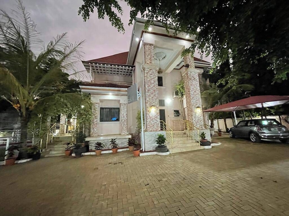 HOUSE 8 APARTMENT
