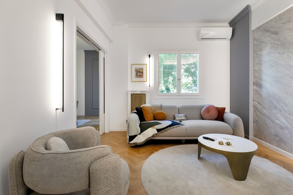 Elysia - 2-Br Apt & Balcony in Athens