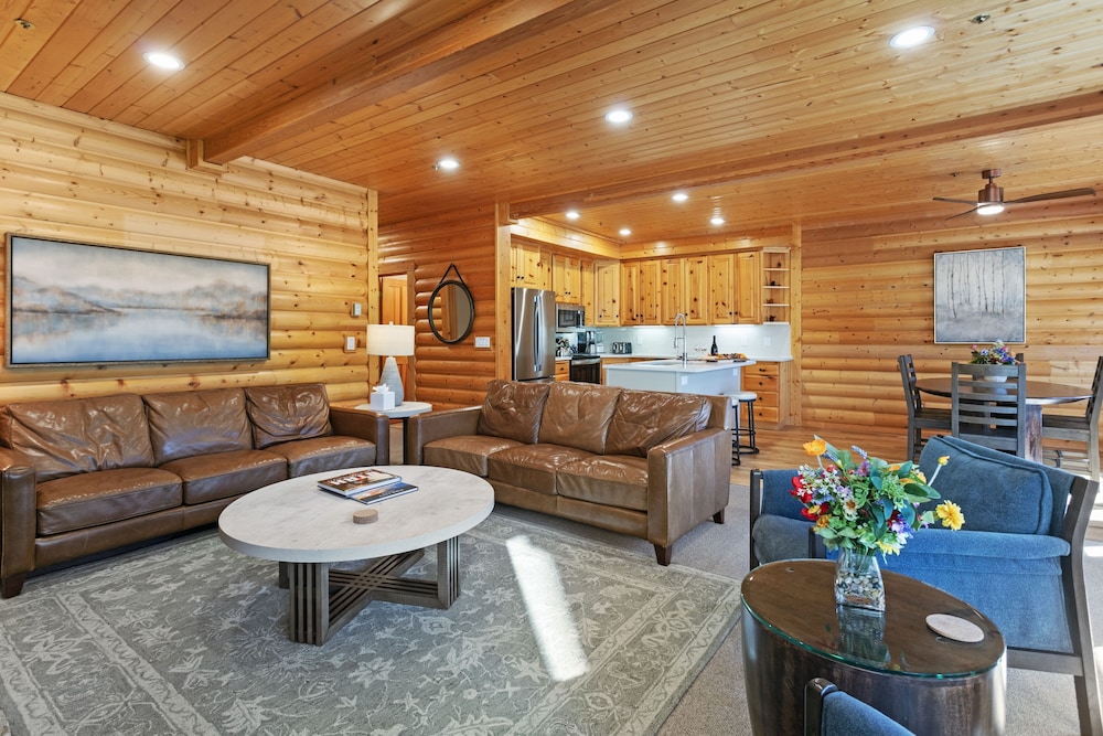 Bristlecone at Deer Valley Resort - Three Bedroom Condo with Hot Tub #201 3 Condo