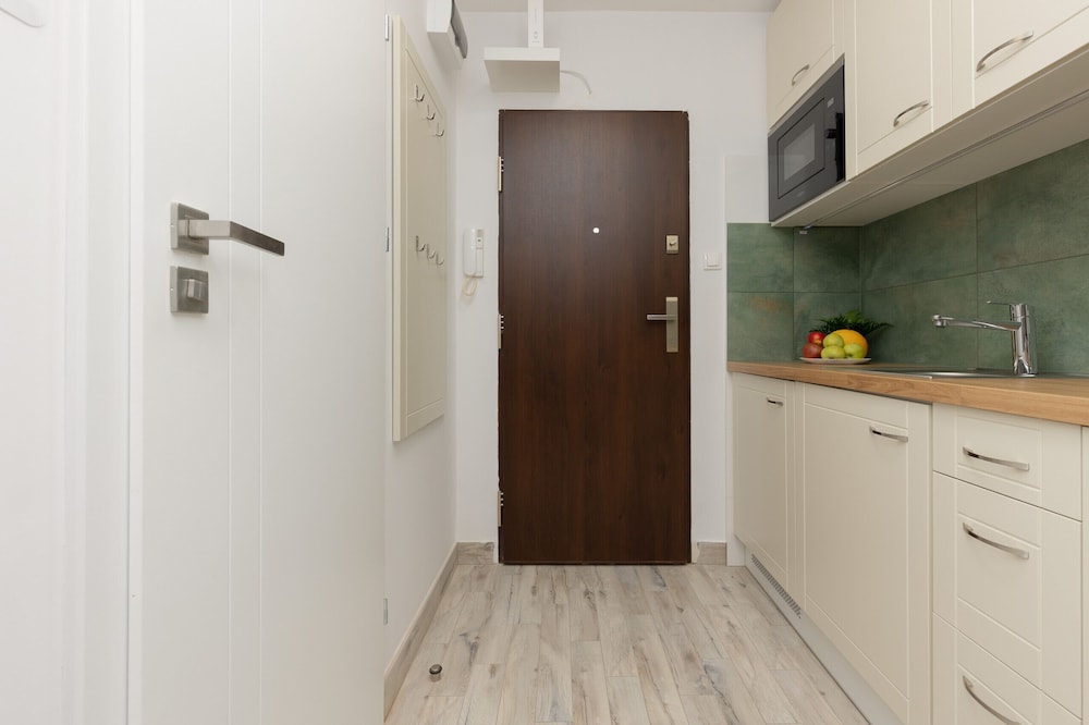 Apartment Warsaw 1 Sierpnia by Renters view 3