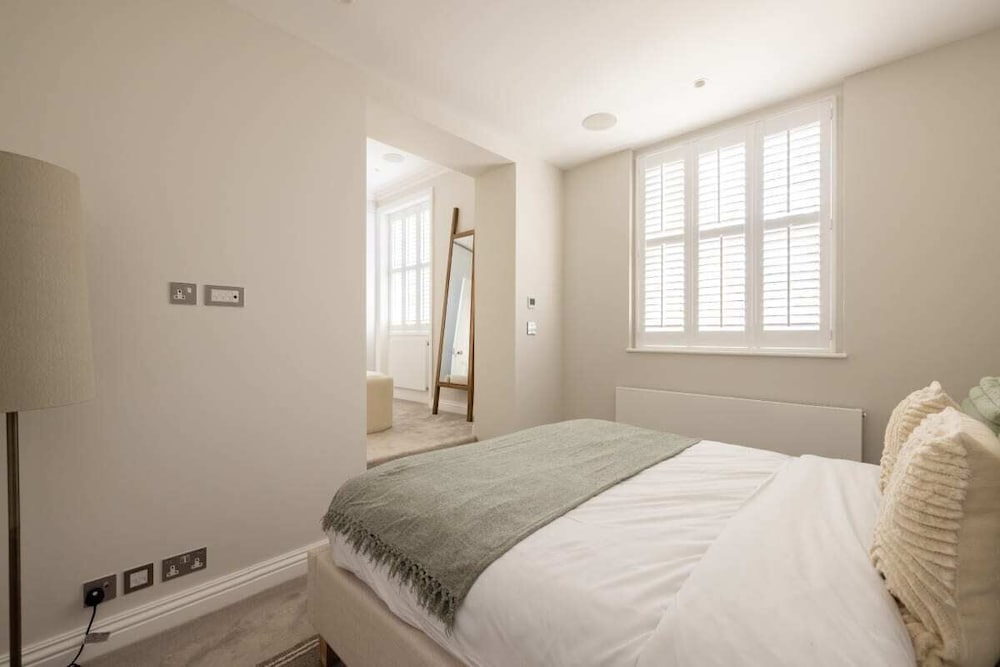 The St John's Wood Hideout - 5bdr Home With Garden