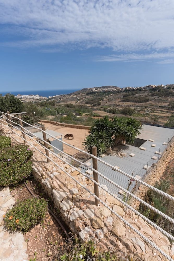 Property With Pool Access - Xaghra Near Marsalforn