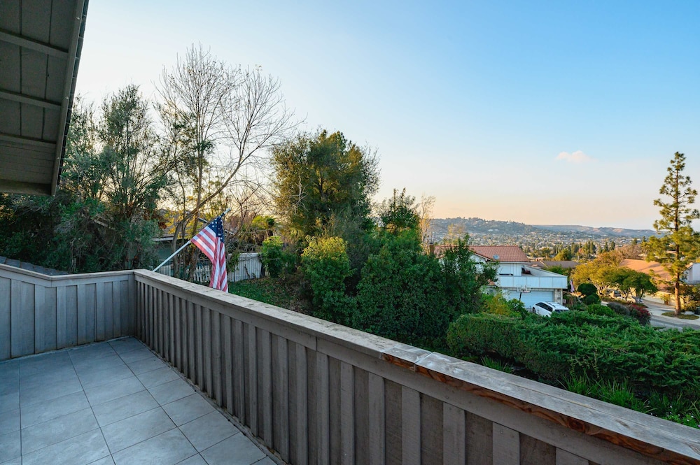 Luxury Hilltop Designer House w Pool Great View