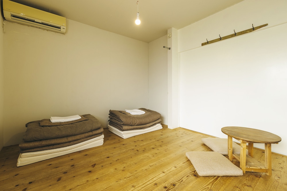 Torii-Kuguru Hostel