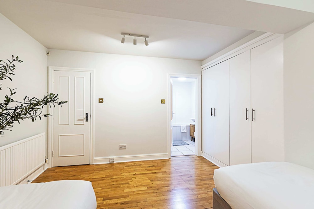 Charming Two-Bedroom Flat in West Hampstead