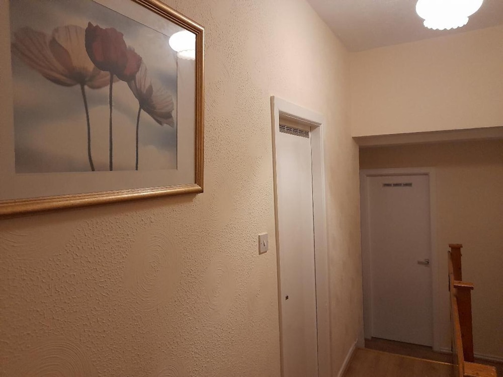 Immaculate 3-bed House in Middlesbrough With Wifi view 3