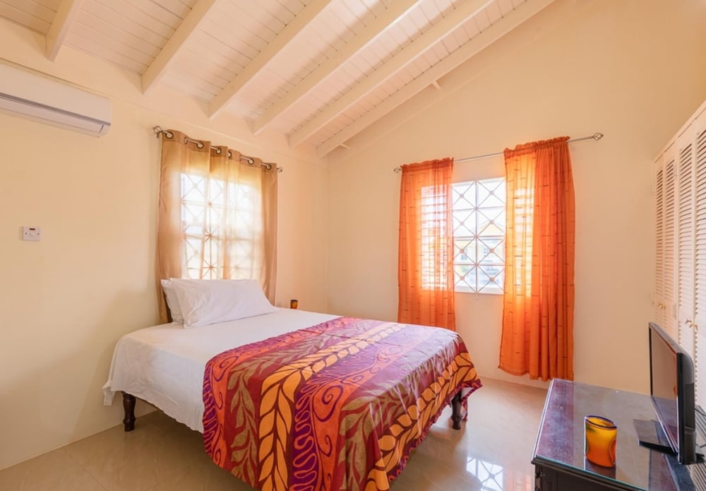 Charming 3-bed Villa in St Ann bay nr Cove Beach! view 5