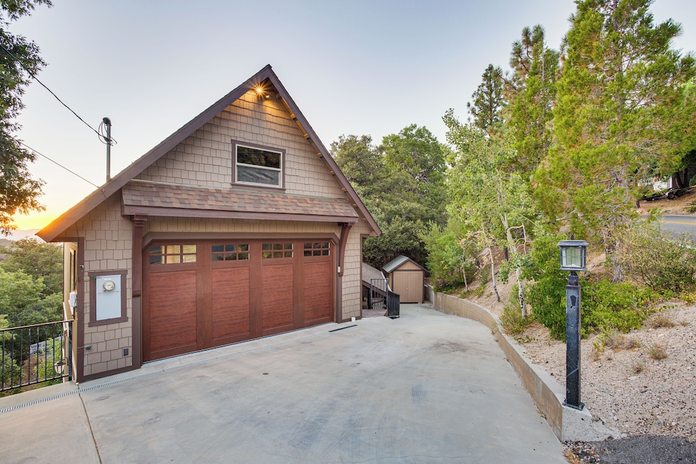 Lake Arrowhead Cabin: 4 Decks, Game Room + More! view 5