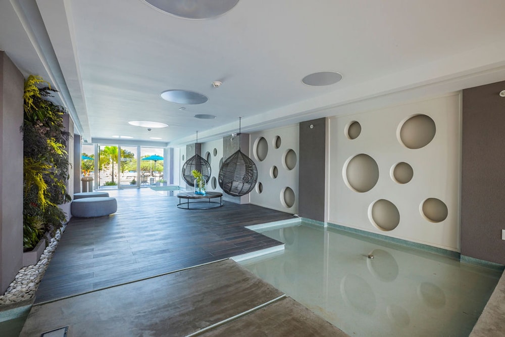 Beachfront Luxury NEW 3br2 5BA Condo Eagle Beach