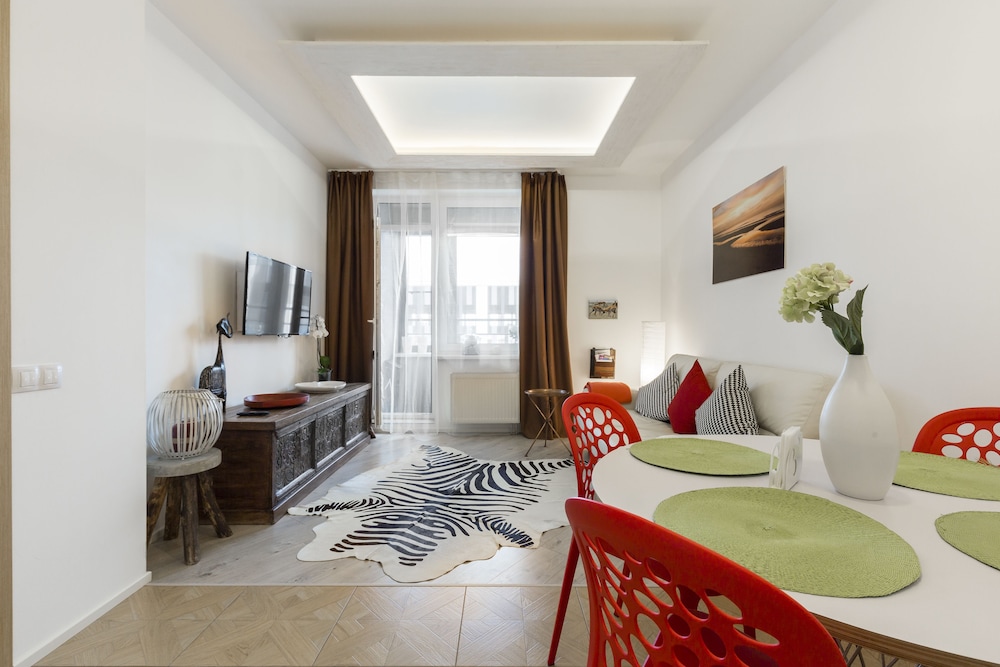 Artsy Apartment near Nevsky
