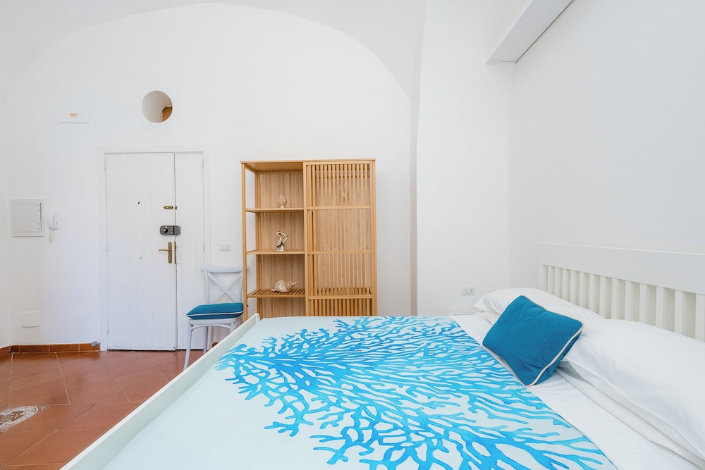 DIPINTO APARTMENTS photo 5