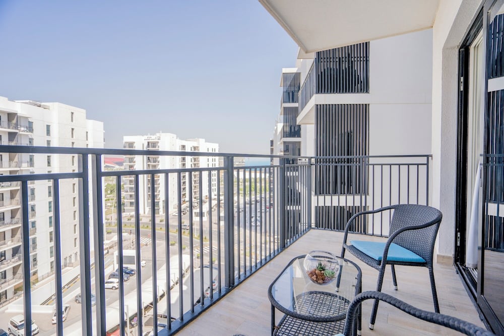 Maison Privee - Modern Yas Island Escape w/ Peaceful Canal Views