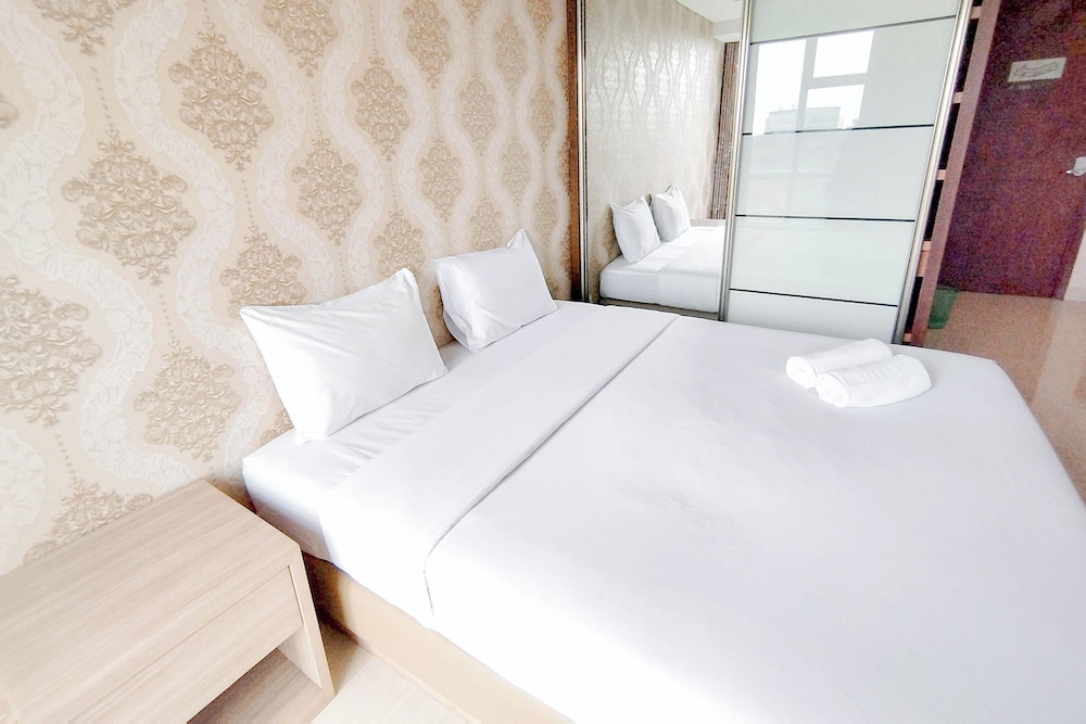 Comfy And Classic Studio At Grand Sungkono Lagoon Apartment