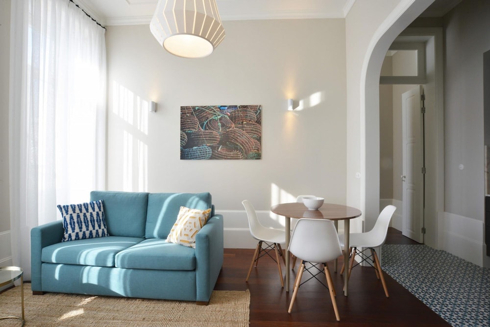 Market 2A in Oporto With 2 Bedrooms and 2 Bathrooms view 2