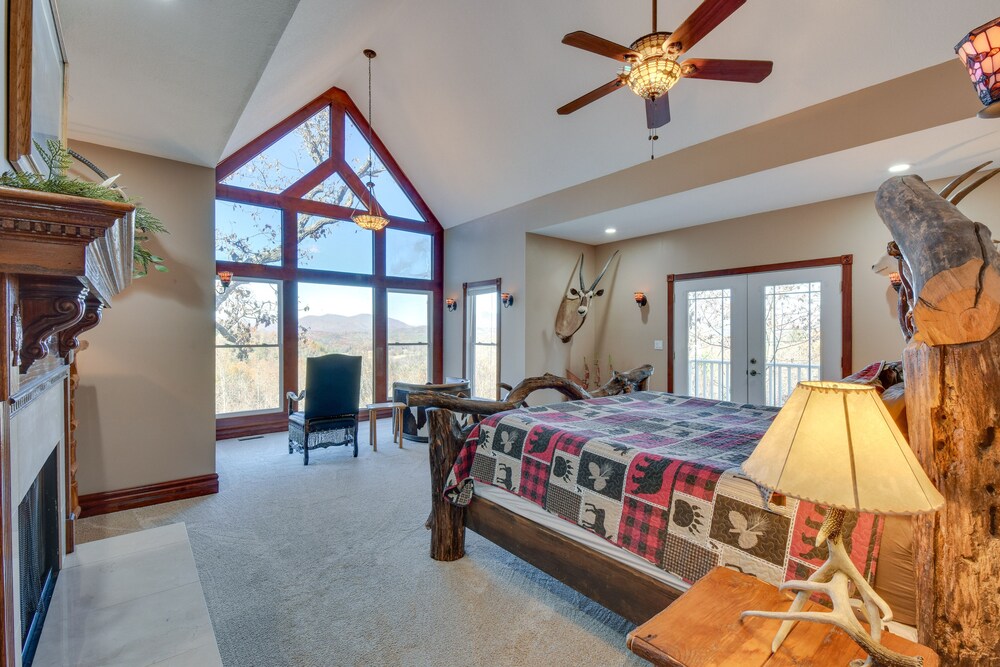 Blairsville Mansion w/ Hot Tub, Casino + Games! view 5