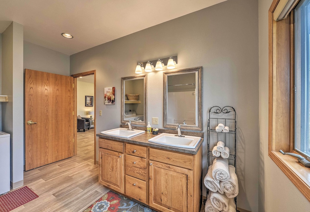 Spacious Home 10 Minutes to Ten Sleep Canyon!