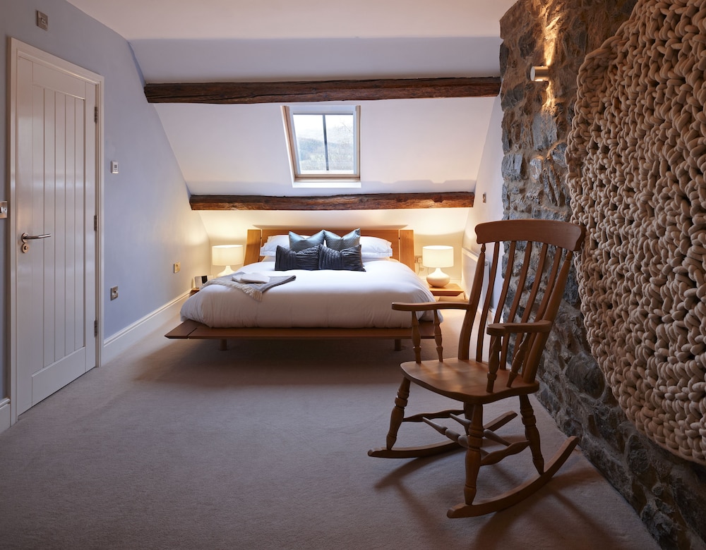 Hotel The Cross Foxes- Bar Grill and Rooms - Image 1