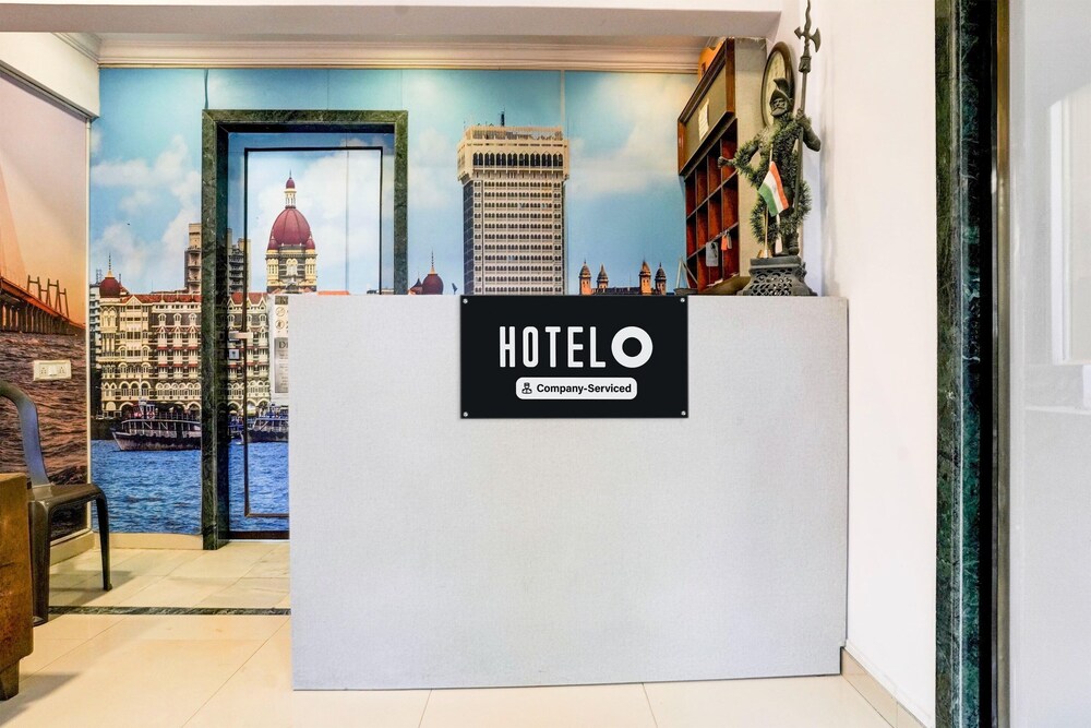 Cozy Deluxe Room Near Juhu Beach Mumbai