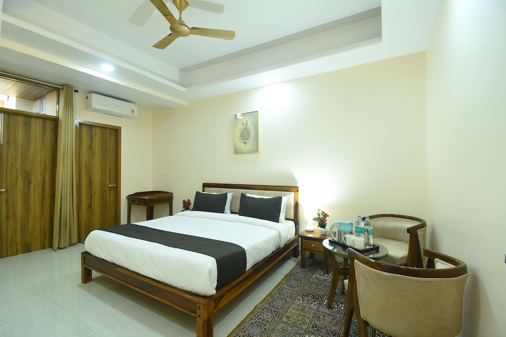 Hotel Royal Retreat - Business & Leisure Hotel