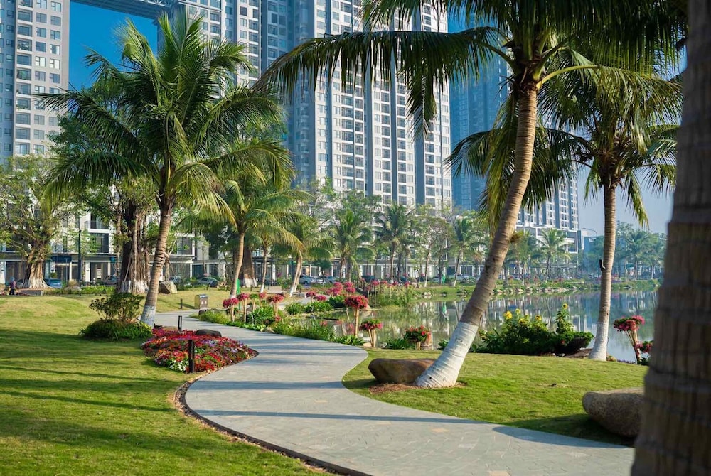 Armin Homes 3BR Wabi Sabi Apt Ecopark