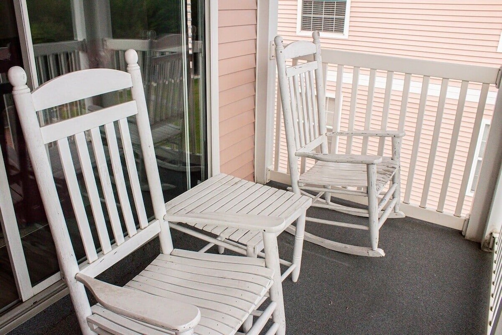 Waterway Village 18g 2 Bedroom Condo