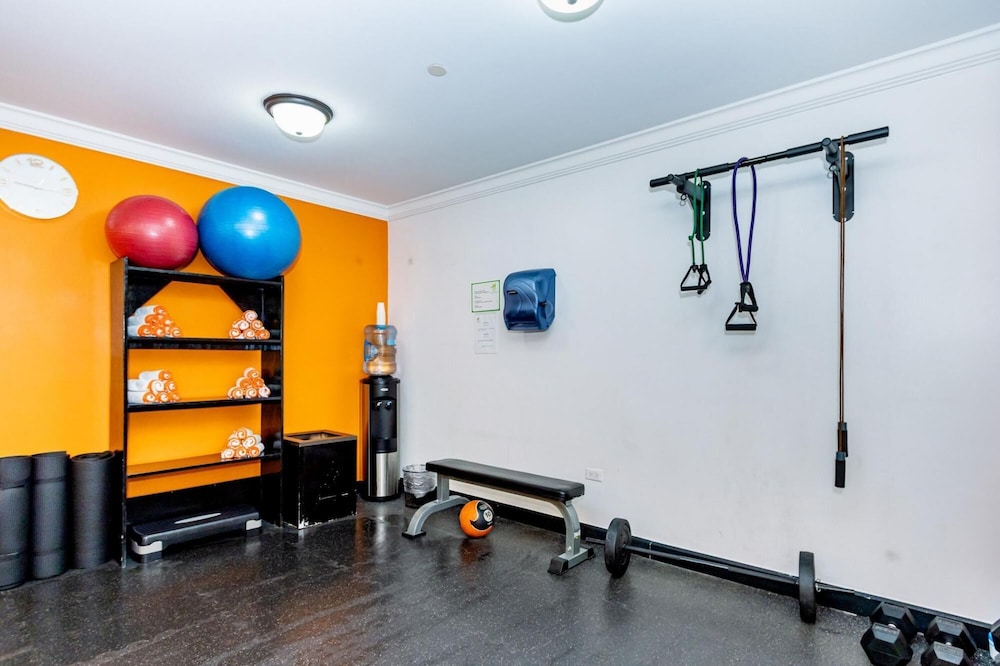 2BR Condo 5 Location w Amazingviews Pool GYM