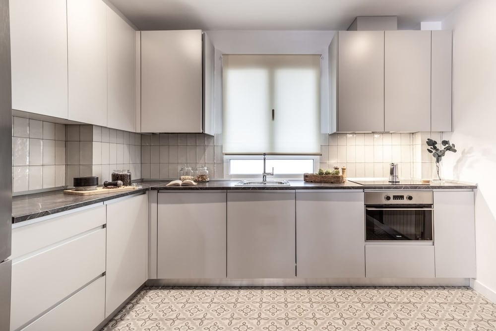 Eriste - 2 Bedrooms in Malasa a