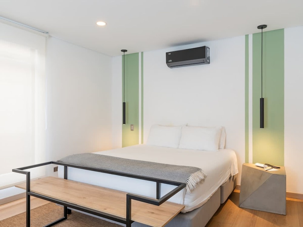 Spectacular 3 BR w Balcony in Laureles Medell n