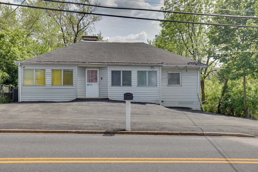9 Mi to Hersheypark: Spacious Home w/ Deck