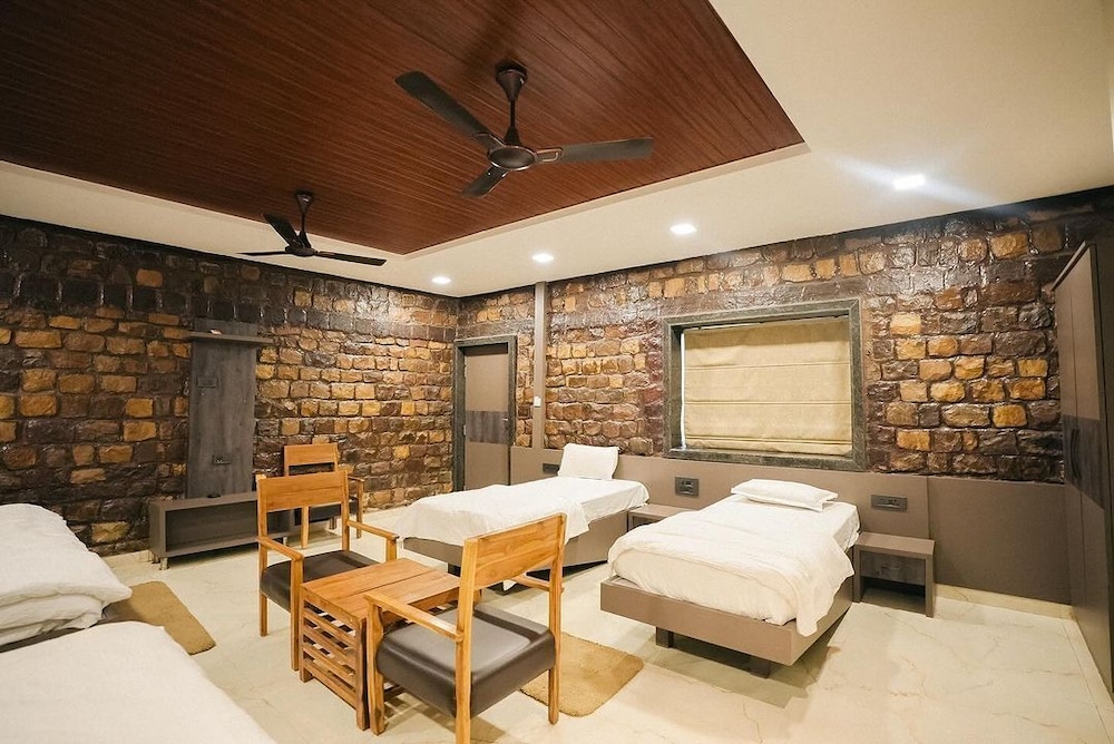 AKAY Resort & Villas