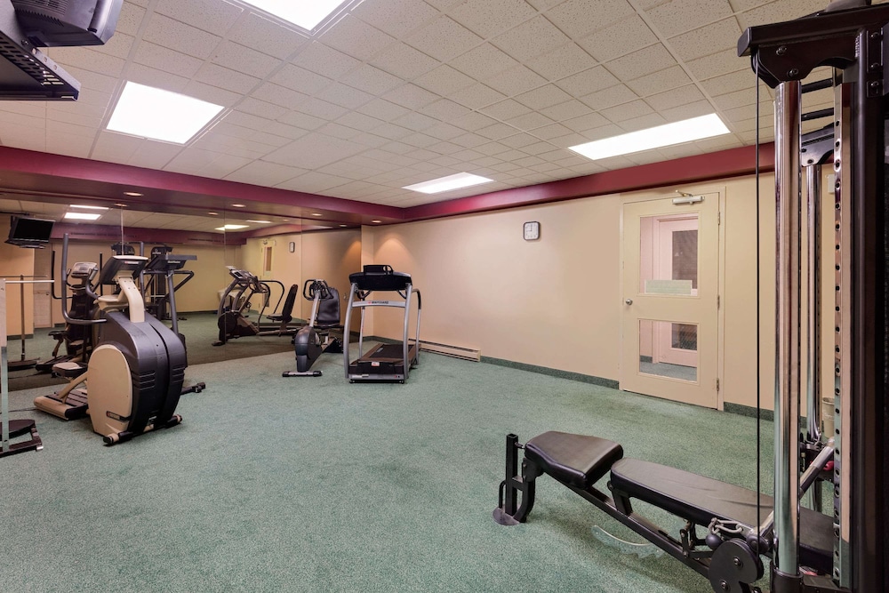 North Bay Vacations - Ramada by Wyndham Pinewood Park Resort North Bay - Property Image 7