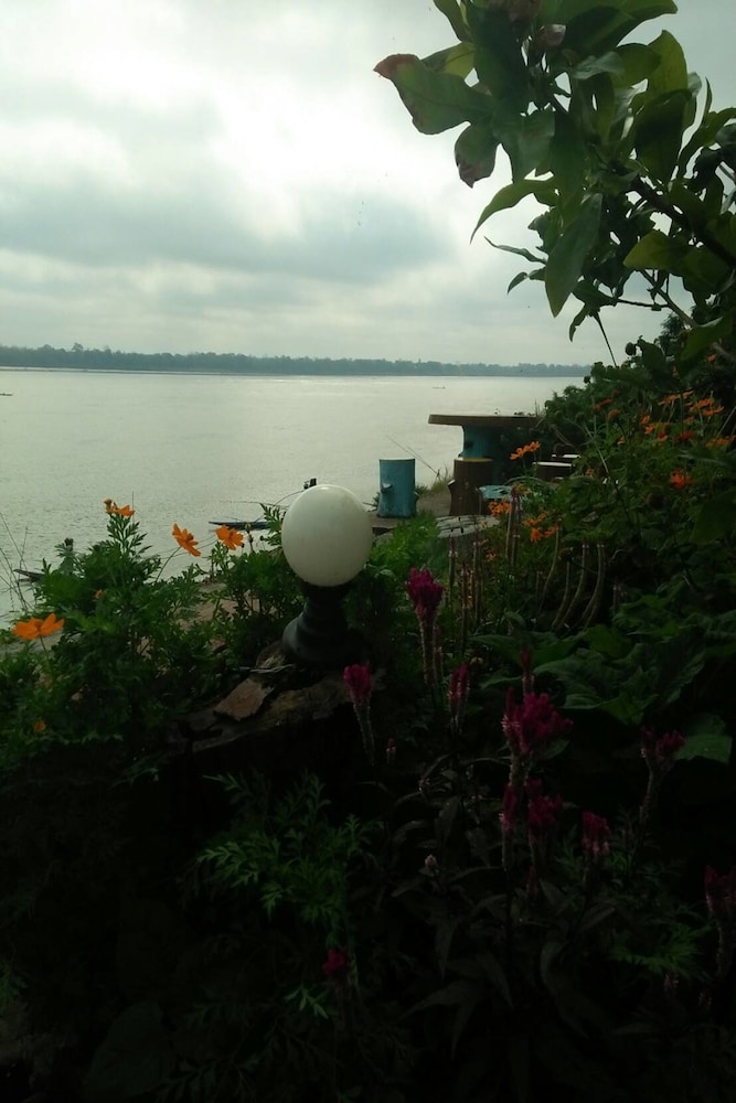 Baanpakrimklong Sukhamon Homestay & Resort