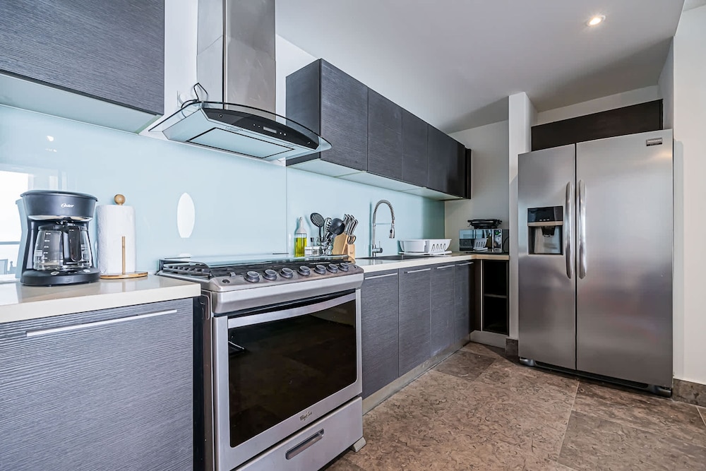 w Comfy 1BR w Fantastic Balcony in YOO