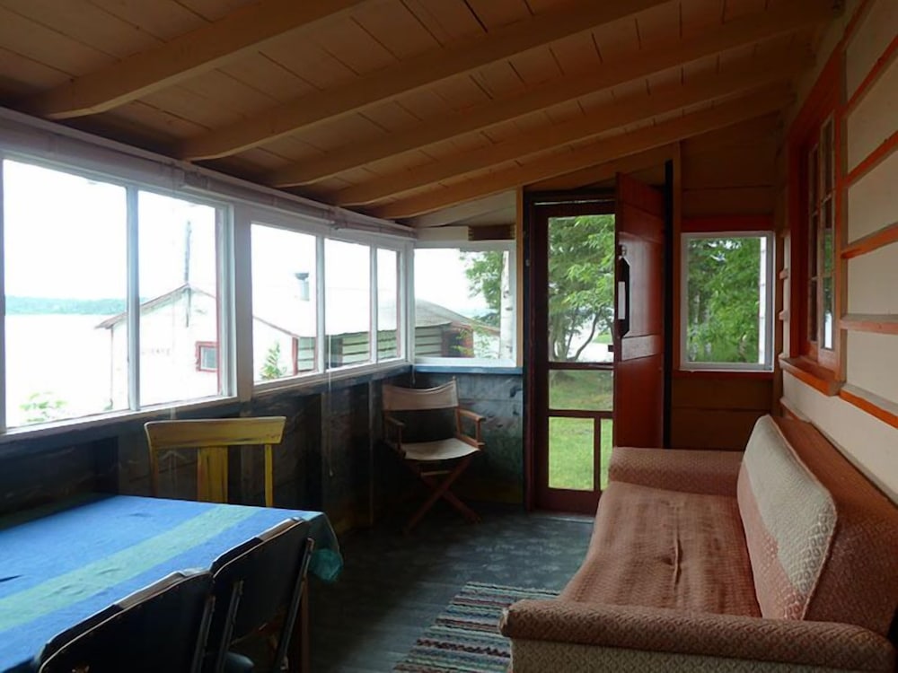 Bruce Bay Cottages & Lighthouse