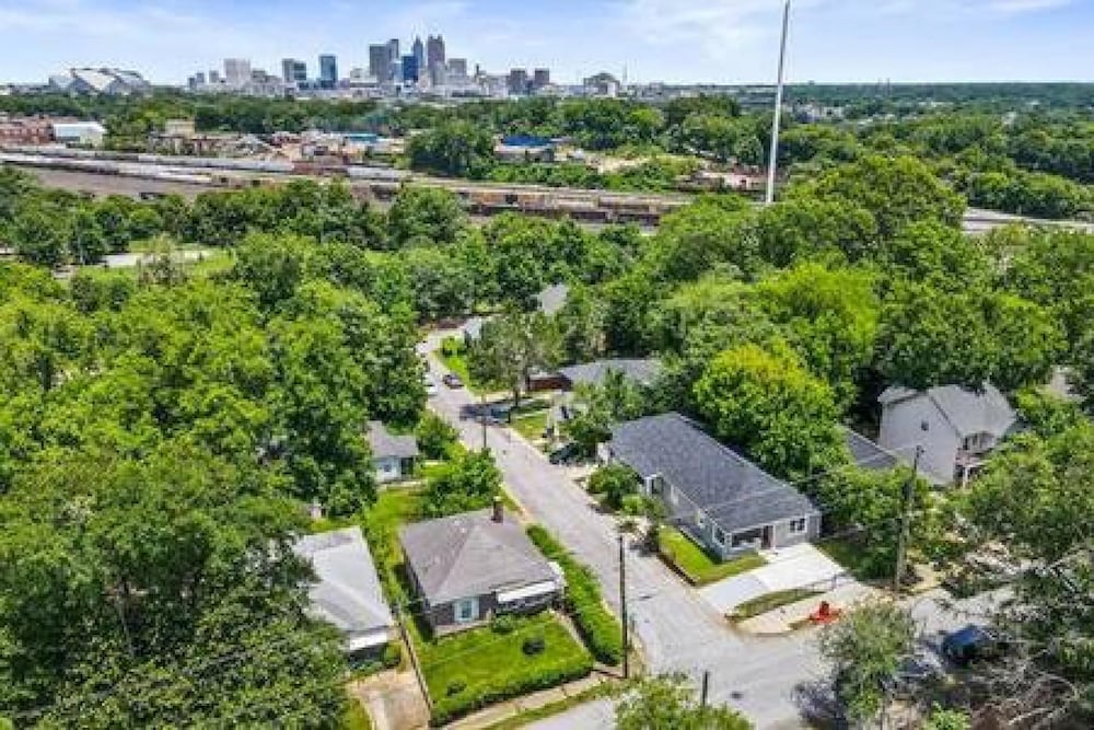 Spacious Home Near Zoo Atlanta Slps 12 w Prk BBQ view 2