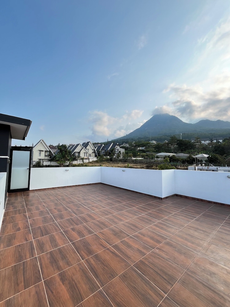 Arrayyan Executive Village Complex Batu