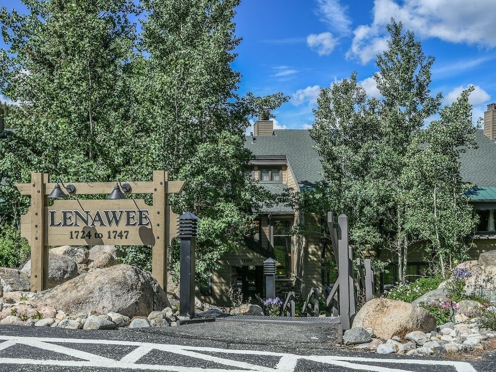 1733 Lenawee 4 Bedroom Condo