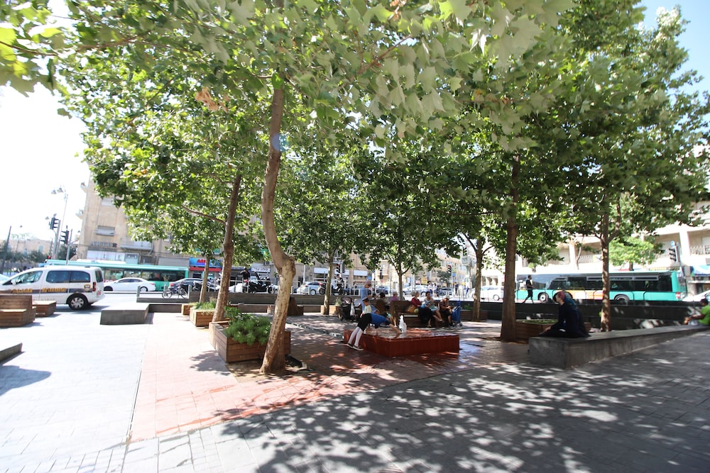Gabriel Apartments - Stylish Suites - King George ST view 5