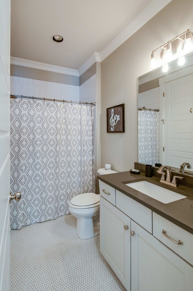 Close to the Gulch - Book Today