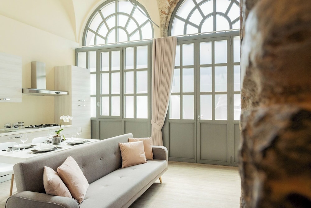 Romantic Escape City Centre With Jacuzzi & Parking by Rent all Como