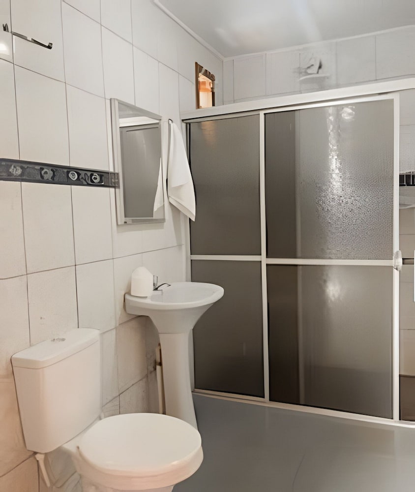 Casa 3 suites 1 quarto piscina AC 10 Hos