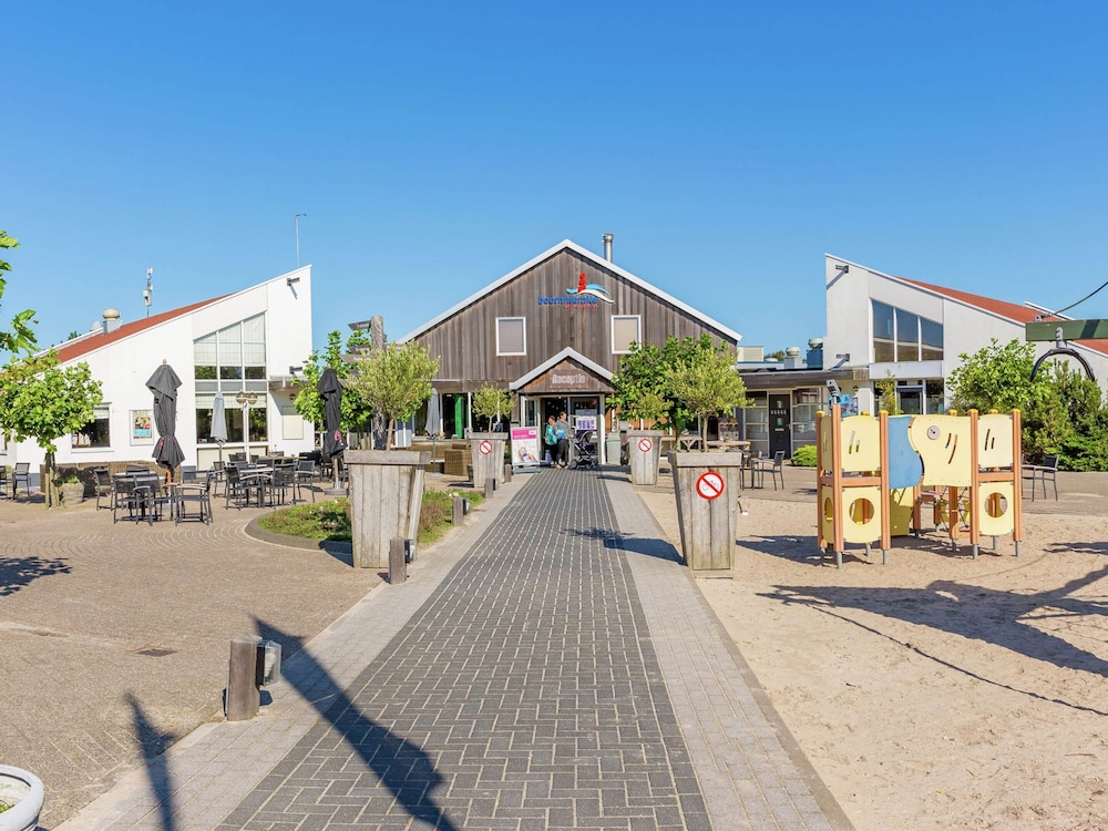 Modern Chalet With Dishwasher, Near the Beach