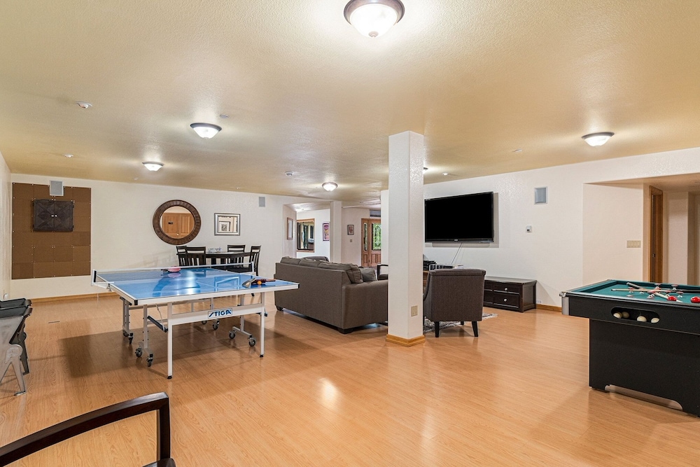H7 at Hope Mountain -- 6-Bedroom Retreat Home at Allenspark Colorado 6 Home by RedAwning - Property Image 2
