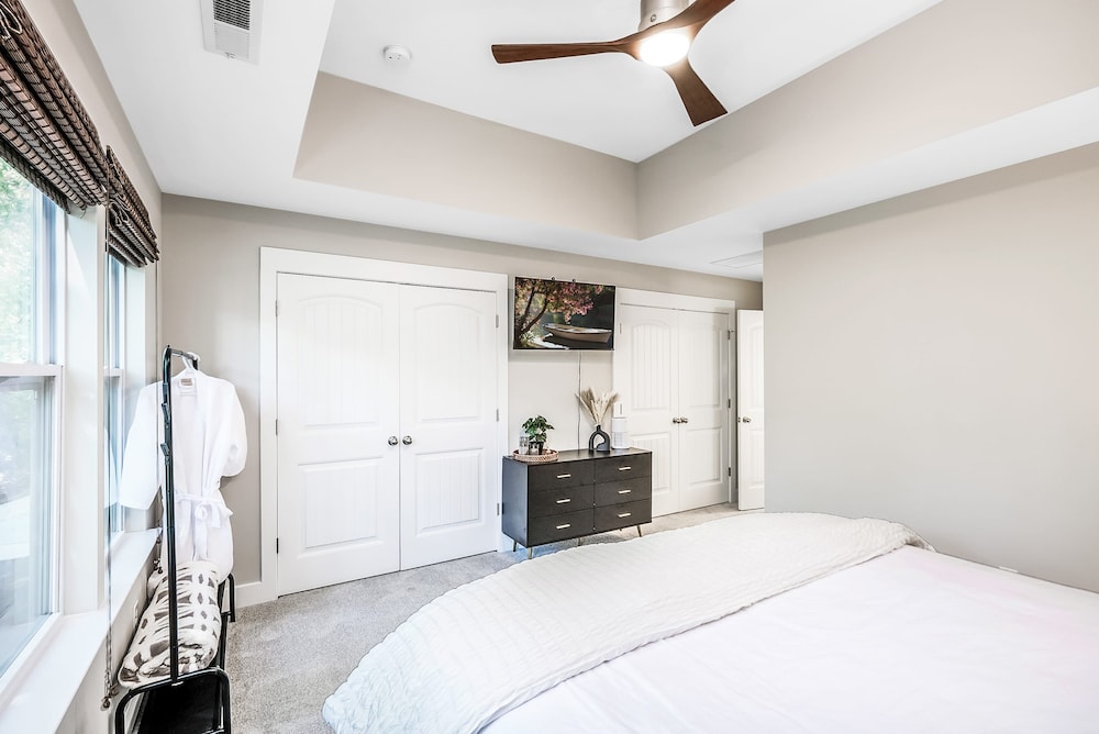 Boho Retreat Steps From Downtown Porch Parking view 2